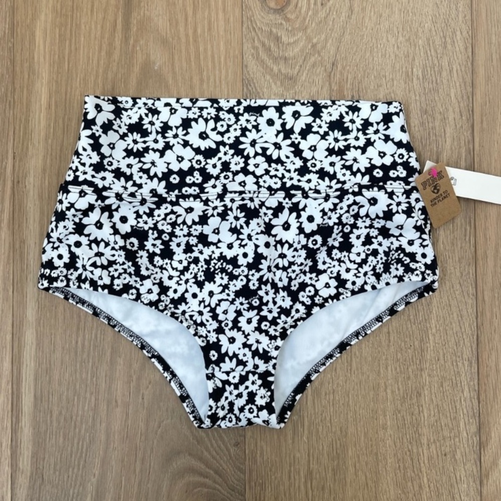 Bikini - Picture 4 of 4